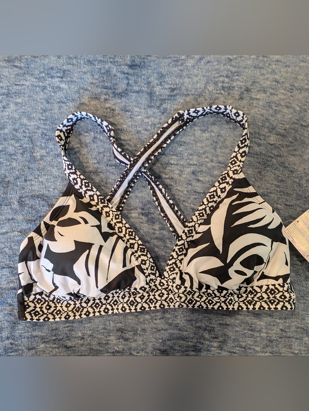 NWT 24th & Ocean XL Black and White Leaf-Print Crossback Bikini Top - Picture 2 of 5